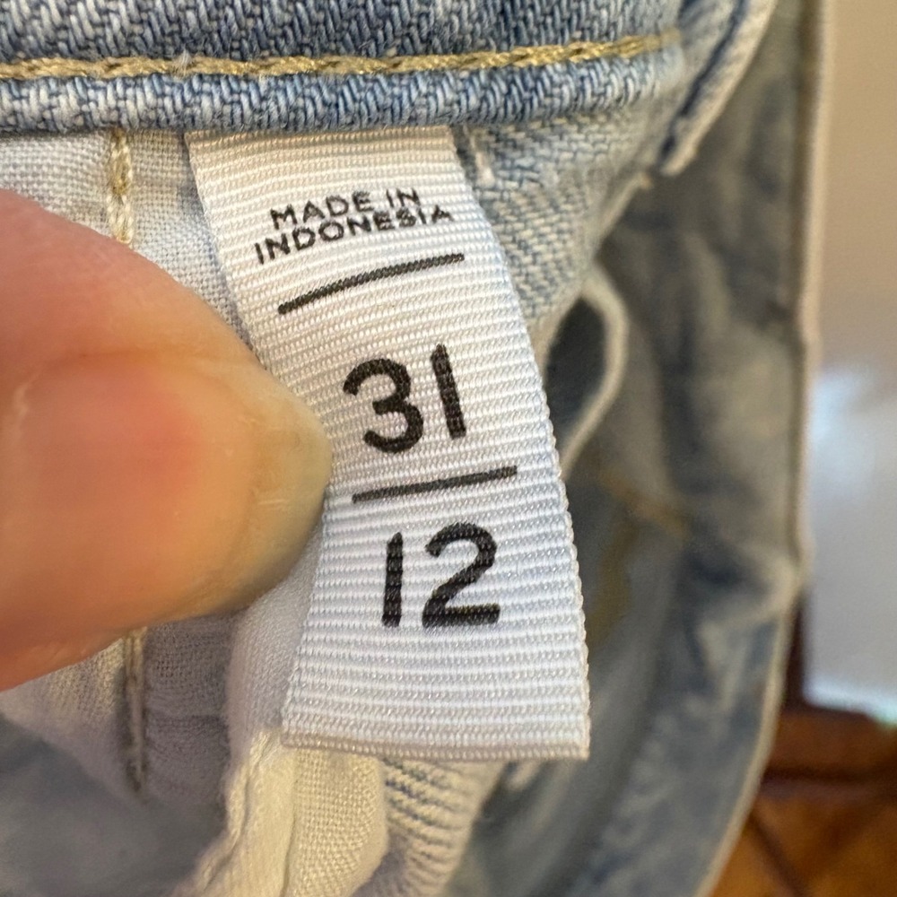 LOFT Light Wash Distressed Raw Hem Denim Shorts 31/12 - Picture 4 of 6